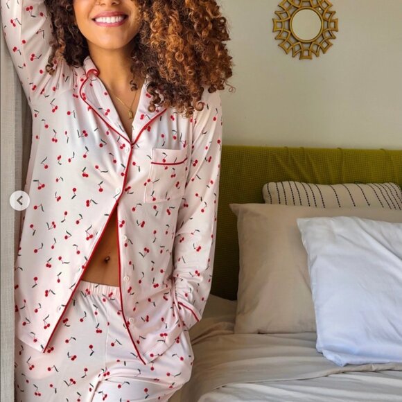 Women's Downtime Pajama Top & Pant Set in Cherries Rosewater | Tommy John - Picture 2 of 3